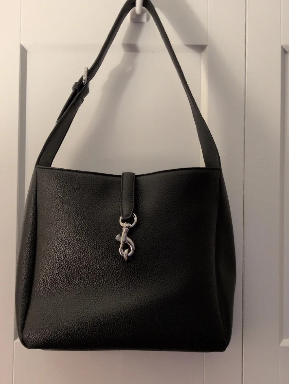 DKNY Classic Black Shoulder Tote Bag in Pristine Condition